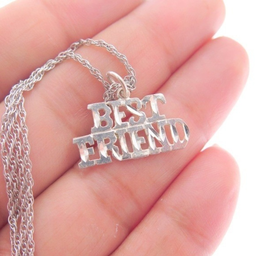 VINTAGE BEST FRIEND SILVER TONE WORD‎ PENDANT ROPE CHAIN NECKLACE BFF JEWELRY